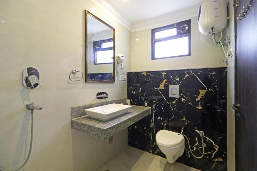 Hotel Almora Sky Near By Delhi International Airport With - Free Airport Pickup And Drop New Delhi Luaran gambar