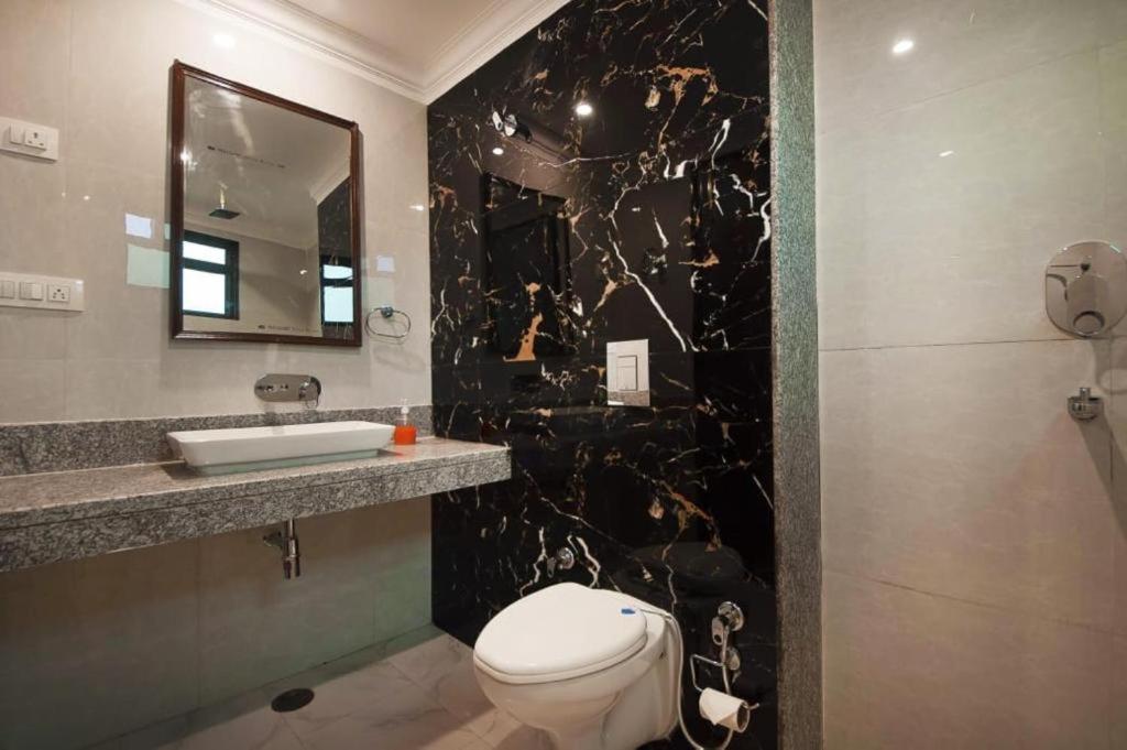 Hotel Almora Sky Near By Delhi International Airport With - Free Airport Pickup And Drop New Delhi Luaran gambar