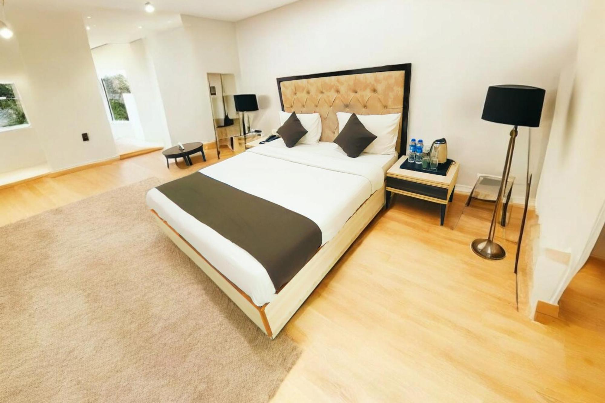 Hotel Almora Sky Near By Delhi International Airport With - Free Airport Pickup And Drop New Delhi Luaran gambar
