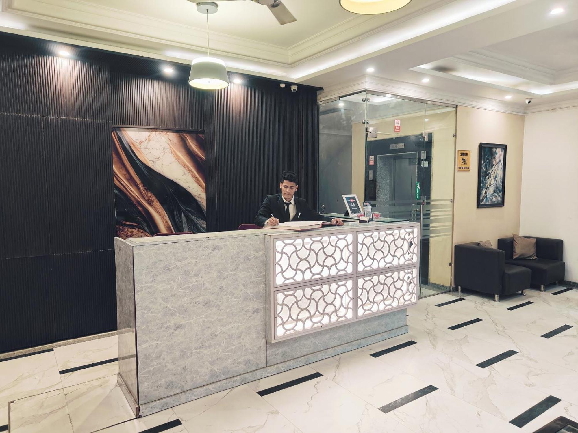Hotel Almora Sky Near By Delhi International Airport With - Free Airport Pickup And Drop New Delhi Luaran gambar